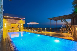 Villa Smith - Kördere’de Deniz Manzaralı Lüks ve Konforlu Tatil