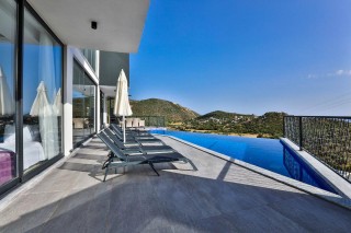 Villa Tria – Kalkan Kördere’de Modern ve Konforlu Tatil Deneyimi