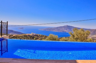 Villa Alaca – Kalkan’da Doğa ve Deniz Manzaralı Romantik Kaçamak