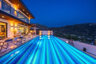 Villa Güney – Kalkan İslamlar’da Doğa İle İç İçe Lüks Tatil Deneyimi