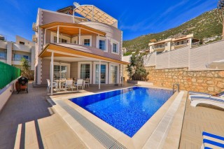 Villa Bitcoin – Kalkan’da Deniz ve Doğa Manzaralı Lüks Tatil Deneyimi