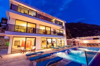 Villa Ela - Kalkan Akbel’de Deniz Manzaralı Lüks Tatil