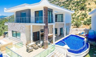 Villa Excellence – Kalkan Akbel’de Lüks ve Konforlu Tatil Deneyimi