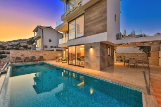 Villa Pearl Ardıç – Ortaalan’da Modern ve Konforlu Bir Tatil Deneyimi