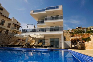 Villa Optimum – Kalkan Ortaalan’da Lüks ve Çağdaş Tatil Deneyimi