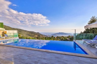 Villa Kalis 1 – Doğayla İç İçe Lüks Tatil Deneyimi