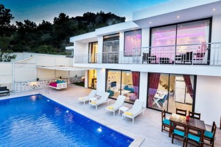 Villa Koza - Kalkan İslamlar’da Doğa ile İç İçe Muhafazakar Tatil Vill