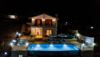 Villa Evmay – Kalkan’da Doğa ve Deniz Manzaralı Romantik Kaçamak